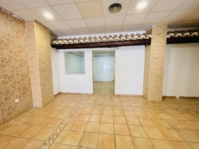 SE VENDE LOCAL COMERCIAL !!INMEJORABLE UBICACIÓN!! — 2
