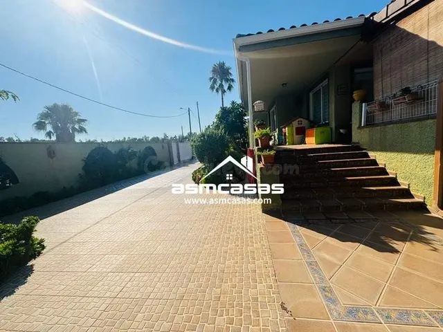 Se vende villa en zona del golf a 200 metros de la playa - foto 4