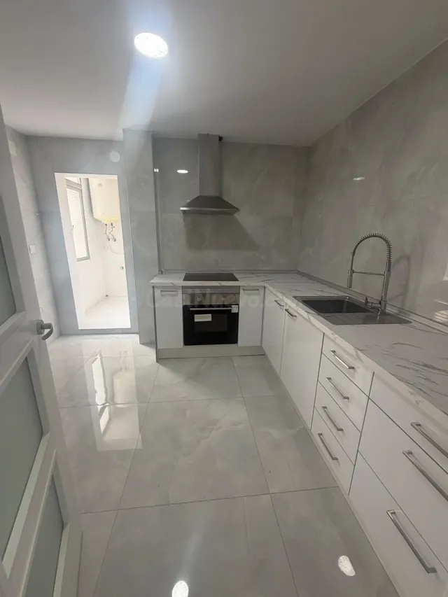 Piso en Alaquas con galería y despensa