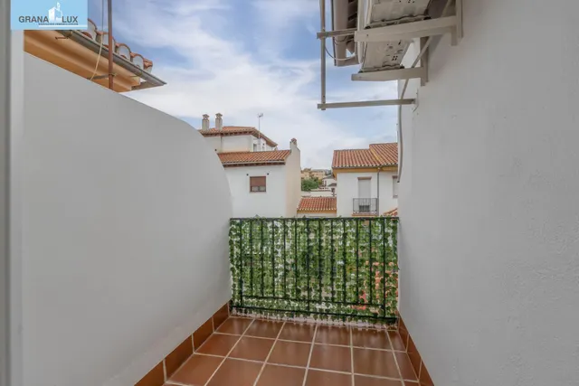 Encantadora Casa Reformada en Ogijares con Vistas y Espacios para Disfrutar — 23