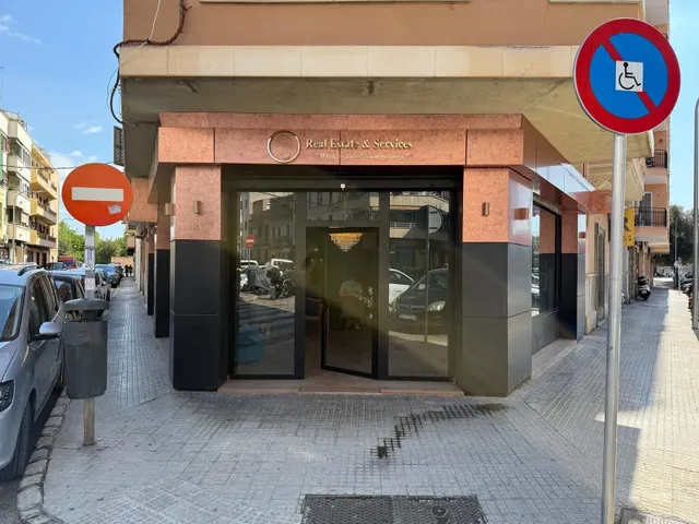 Local comercial 90m² en venta - Foners — 17