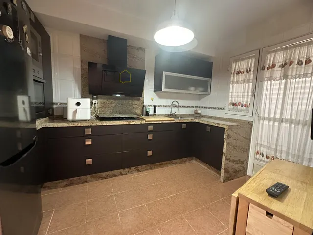 Dúplex de 4 dormitorios, cochera y patio en San José — 9