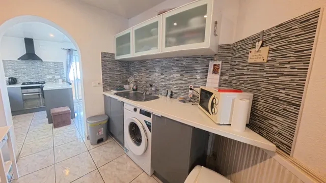 Chalet independiente de 4 habitaciones con piscina divida en dos plantas individuales — 30