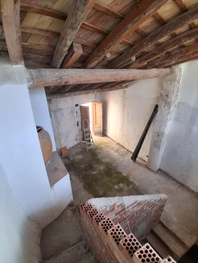 Oportunidad única en el casco histórico de Cocentaina: Casa de pueblo de 206 m2 semi-reformada con terraza y vistas — 10
