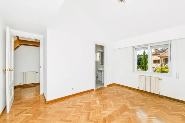 Chalet en pleno centro de Torrelodones, para disfrutar de la comodidad de tenerlo todo cerca sin renunciar al espacio de una vivienda unifamiliar. — 17