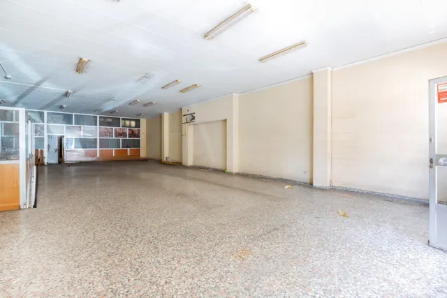 Oportunidad en Gandia: Amplio Local Comercial en Venta — 7