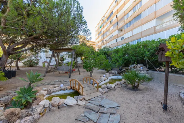 Planta baja de tres dormitorios con gran patio a 150 metros de la playa de La Mata — 22