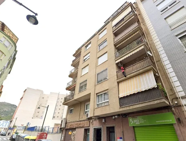 Se vende piso OKUPADO en C/CL PLANES DE LA BARONIA 4 (ALCOY) - foto 2