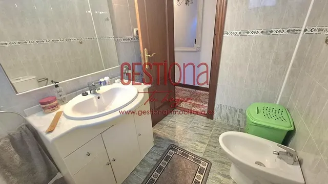 AMPLIO BAJO DE 3 habitaciones, CON TERRAZA JARDÍN A ESCASOS METROS DE LA PLAYA. ORIÑON — 28