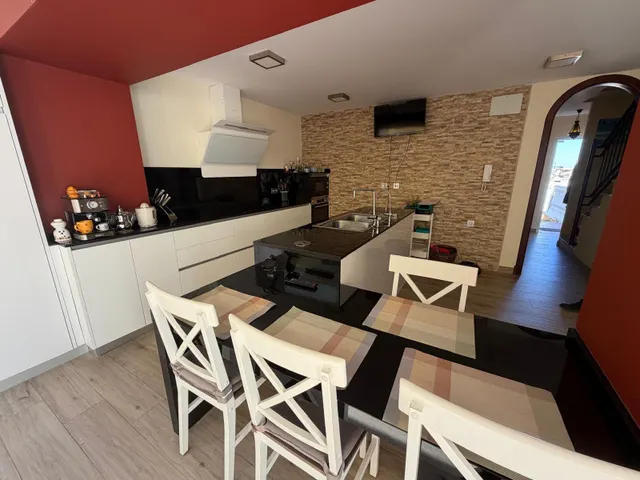Casa Unifamiliar de 3 dormitorios y sótano en Fuenteamarga — 2