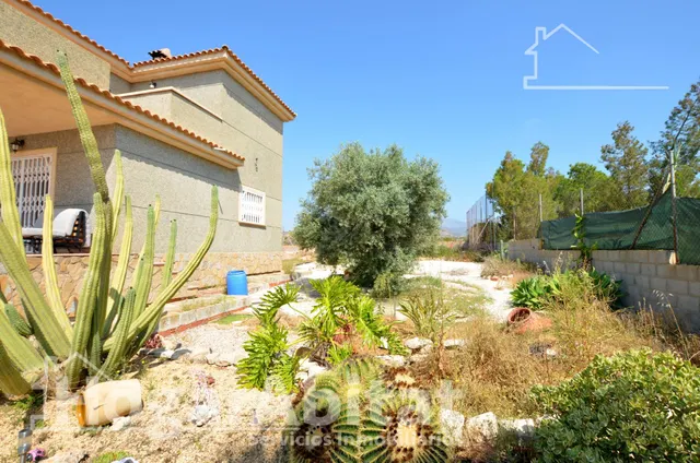 Gran chalet urbano con barbacoa, piscina y garaje — 39
