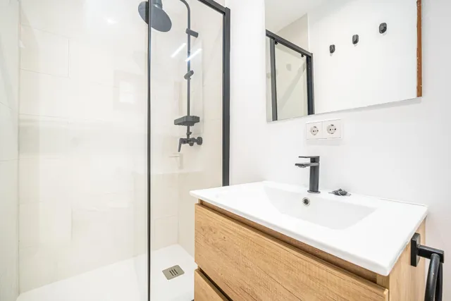 Local con proyecto de cambio de uso a vivienda con terraza y patio privado en Sant Agustí — 15