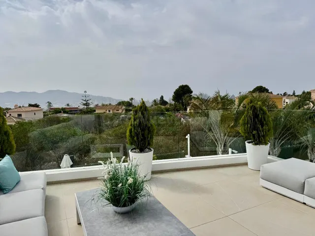EXCLUSIVA VILLA MODERNA CON VISTAS - foto 4