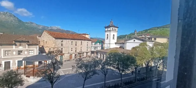 Se vende amplio piso en el centro de Ramales de la Victoria 