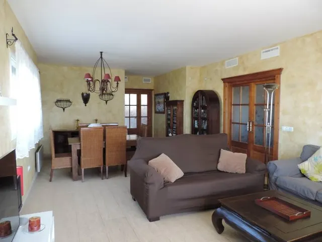 chalet en zona del colegio elians — 18
