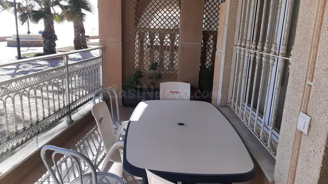 Vivienda 3 dormitorios y dos baños en planta baja con garaje - foto 3