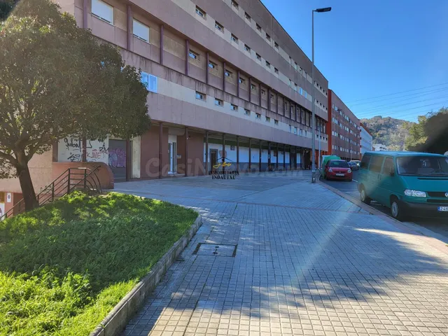 SE VENDE LOCAL COMERCIAL EN ORTUELLA - foto 3