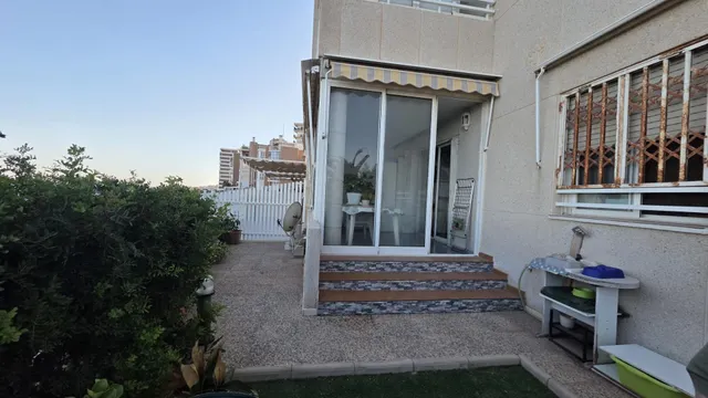 Vive frente al mar en este exclusivo piso en la Playa de Muchavista. — 11