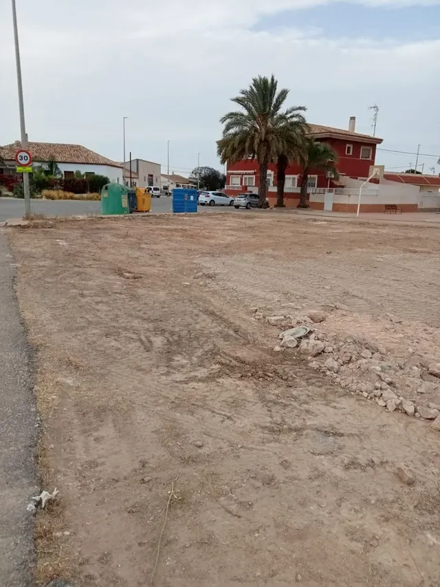 SOLAR URBANO EN LOS BEATOS — 3