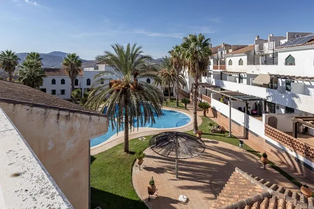 Adosado con espectacular terraza panorámica y piscina a 20 min de Granada — 26