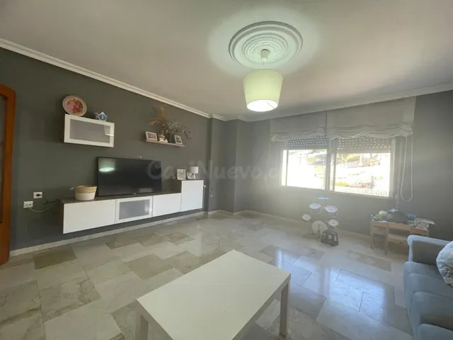Amplio apartamento de 4 dormitorios con patio privado y solárium en Rojales — 2