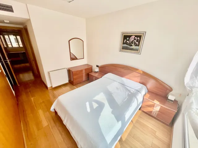 Muy buen piso de 4 Dorm. en Av. Oscar Espla — 35