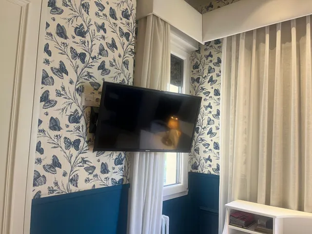 Se alquila piso señorial en la calle Velázquez totalmente exterior  con 8 balcones a la calle — 29