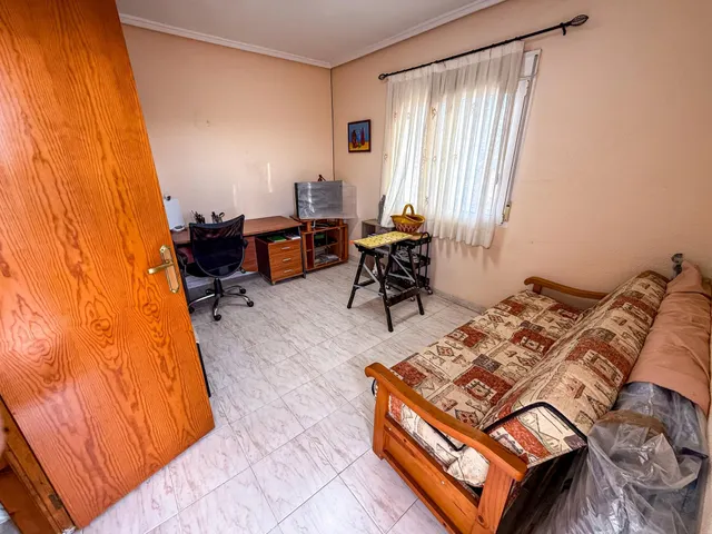 Amplio chalet pareado en El Chaparral — 4 dormitorios, 4 baños, piscina privada y gran parcela — 27