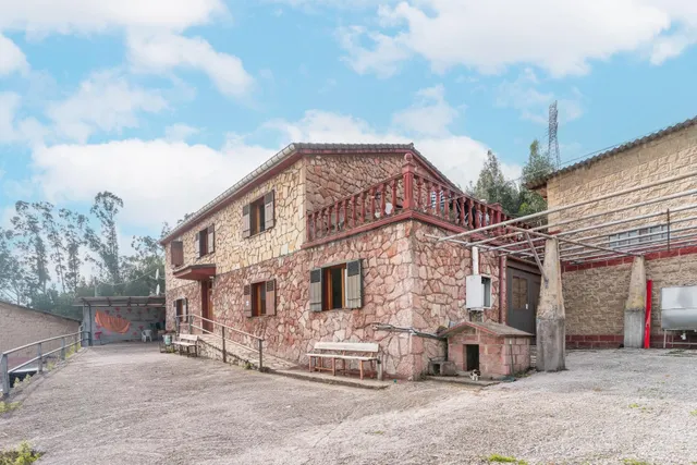 4 Naves, 21.000 m2 de Finca y Casa de 5 habitaciones en Serí - foto 3