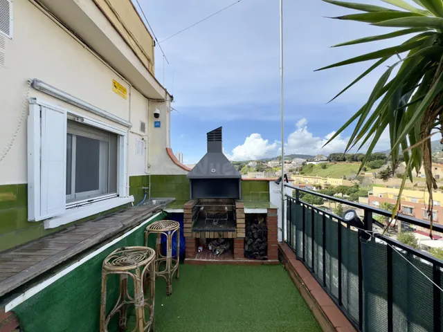 SOBRE ÁTICO CON GRAN TERRAZA EN PINEDA DE MAR - foto 2