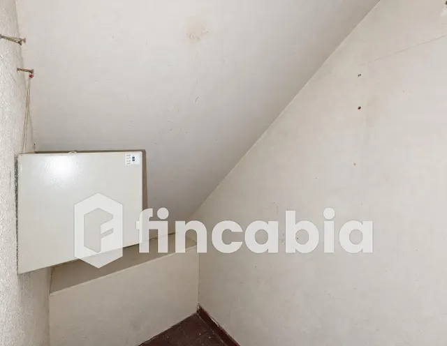 Casa para reformar con patio, balcones y local en Breda — 49