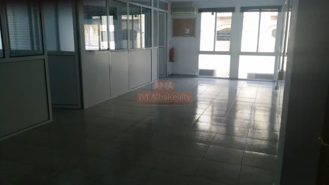 SE ALQUILA ENTREPLANTA PARA OFICINAS DE 80 mts — 2