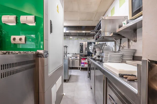 Venta de cafetería La Contraviesa de 160 m2  junto a Alcampo — 25