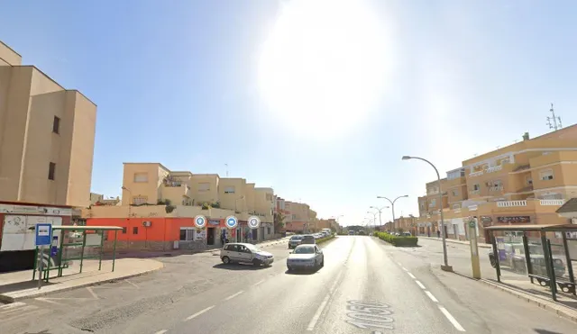 Se vende piso OKUPA en Ejido (Almería). - foto 2