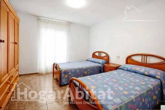 AMPLIA CASA CON TERRAZA Y 7 DORMITORIOS — 7