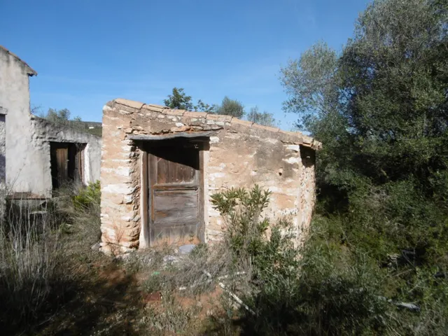 MASIA PARA REFORMAR  CON ALMACENES EN UNA FINCA DE 10 HECTÁREAS — 19