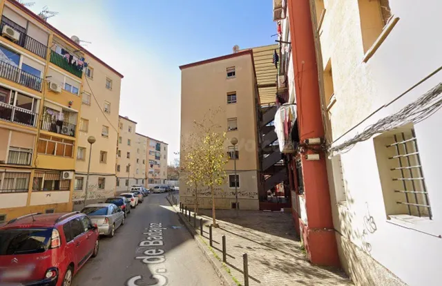 SE VENDE PISO OKUPADO EN Calle BADAJOZ Nº 11 Badalona (Barce