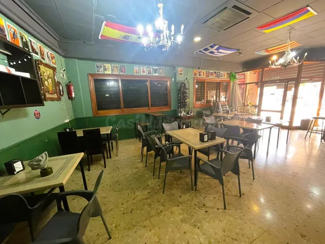 ALQUILER DE CAFETERIA CON LICENCIA-POSIBILIDAD DE TERRAZA — 3