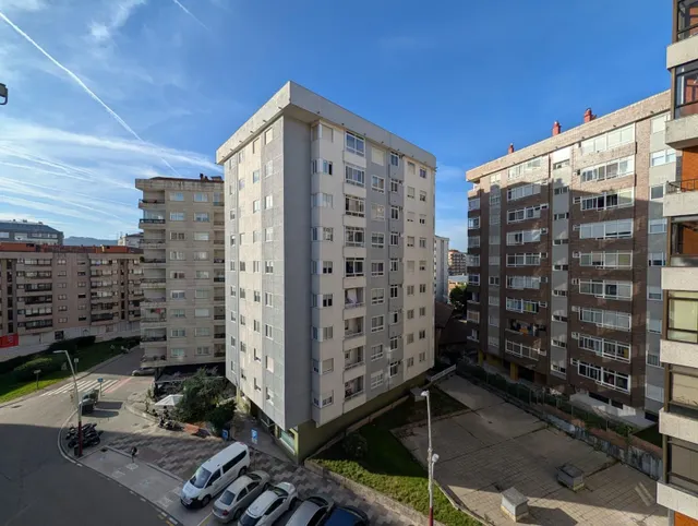 Piso de 4 habitaciones con garaje y 2 trasteros, Vigo. Ref P476 — 8