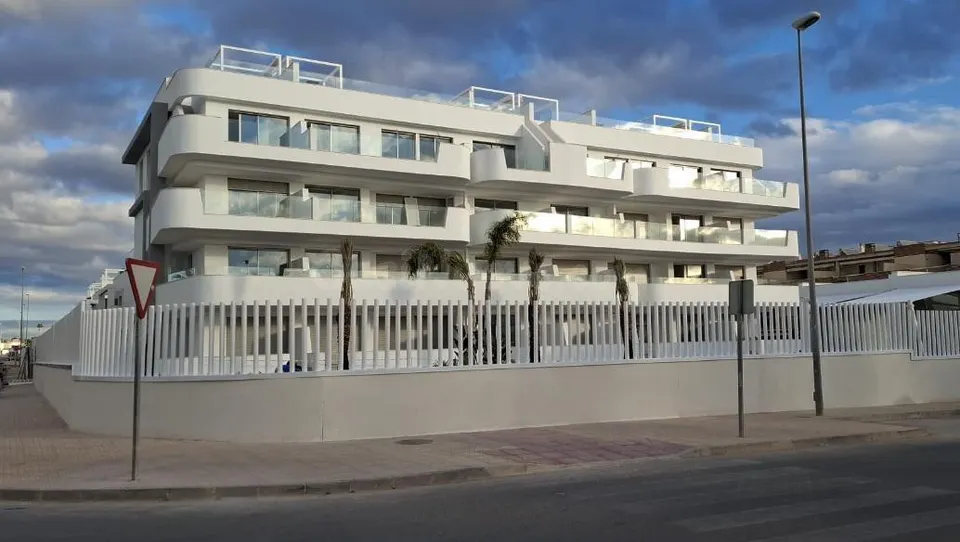 COMPLEJO RESIDENCIAL DE OBRA NUEVA EN LOMAS DE CABO ROIG