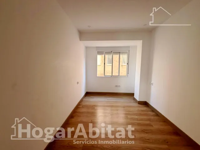 REFORMADO CON 4 DORMITORIOS Y BALCÓN — 34