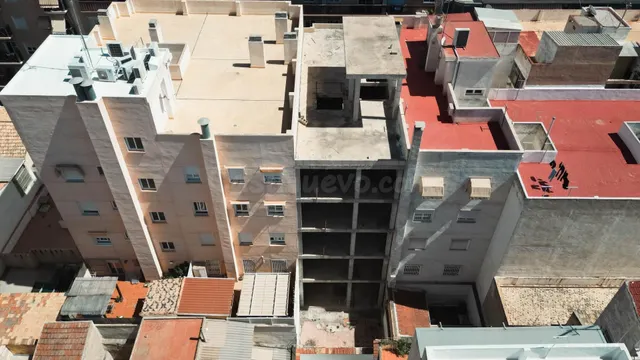 Solar en Elche con construcción .