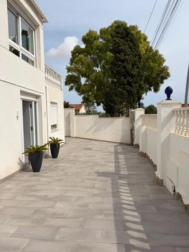 GRAN CHALET EN LOS BALCONES TORREVIEJA: 4 HAB, 2 BAÑO — 4