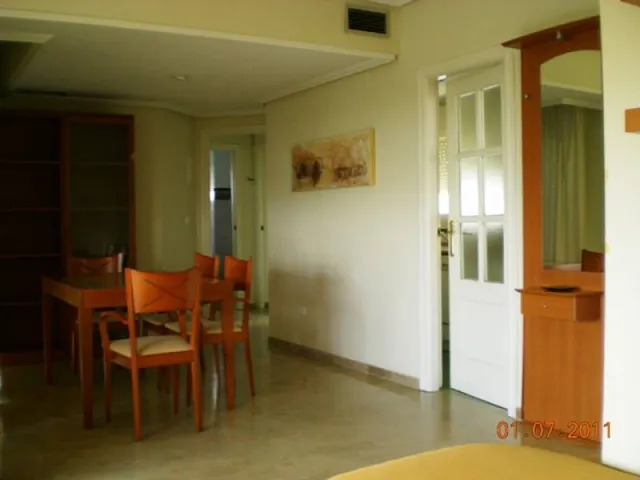 PISO ATICO DE DOS GRANDES DORMITORIOS, 1 BAÑO, AMPLIO SALÓN, - foto 2