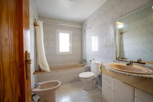 Chalet independiente en parcela esquinera de 515 m2 con gran garaje en Maravisa — 32