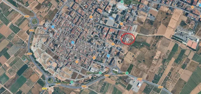 Plaza de garaje con trastero en venta en La Pobla de Vallbon - foto 2