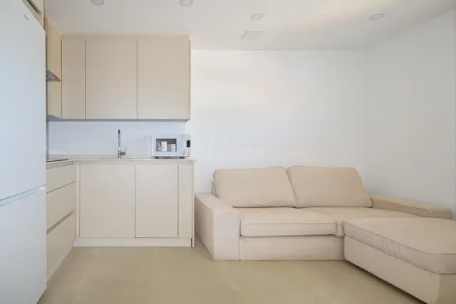 APARTAMENTO CON VISTAS AL MAR, ORIENTACIÓN SUR Y REFORMA DE ALTA CALIDAD — 3