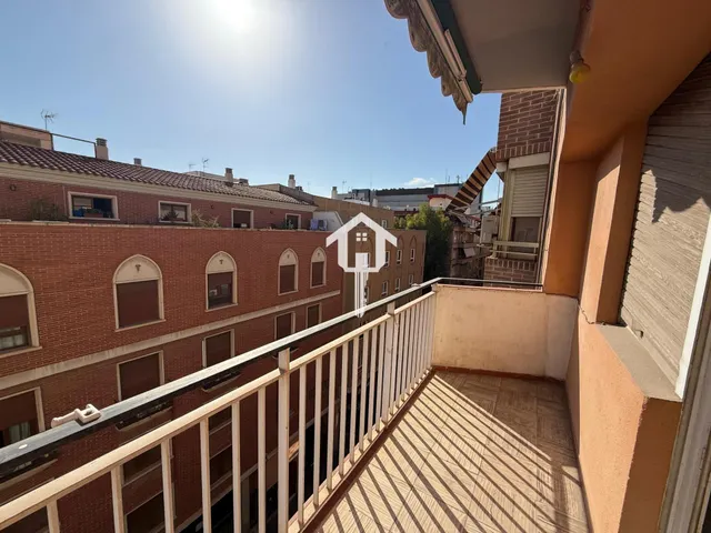 Piso en venta en pleno centro de Alicante, 88m2, 3 habitaciones dobles, 2 baños, quinta planta con ascensor — 42