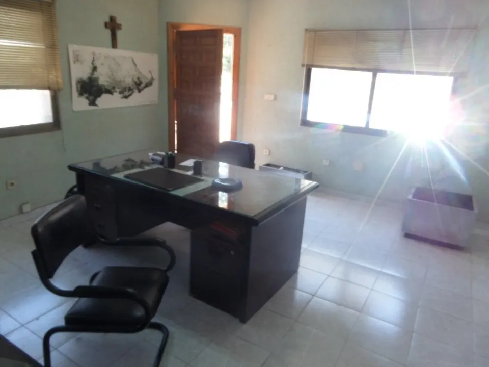 LOCAL COMERCIAL DE MAS DE 300 M2