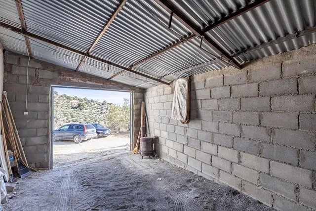 Casa rural en término de Montefrío. — 31